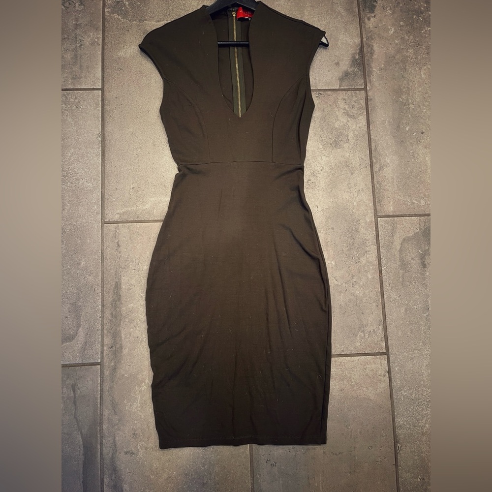 Cap sleeved form fitting midi dress